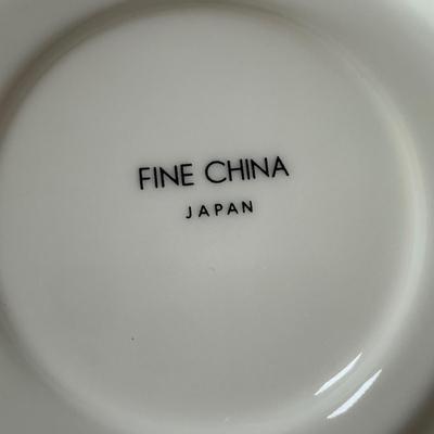 LOT 170D: Porcelain Ware 12 pc Christmas Dinner Set, Bowls, Candlesticks