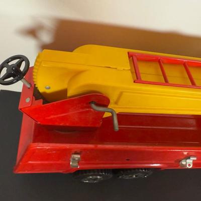 LOT 180D: 1970s Tonka Firetruck