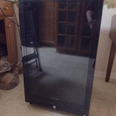 Frigidaire Wine Cooler- Measures Approx 19 1/2" x 20 1/2" x 33 3/4" Tall