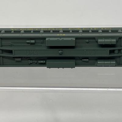17 N Gauge Train Cars & One Engine