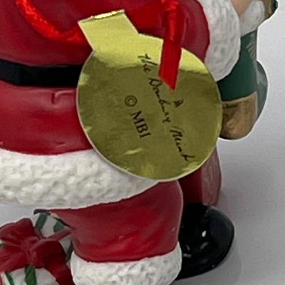 2009 Danbury Mint Annual Santa Ornament