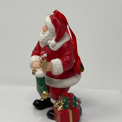 2009 Danbury Mint Annual Santa Ornament