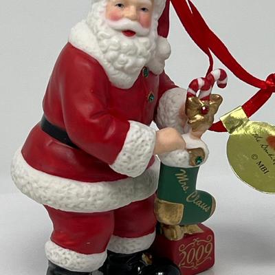 2009 Danbury Mint Annual Santa Ornament