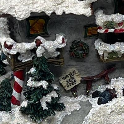 2002 Boyds Villages Kringle’s Confectionary & Mooselfluff’s Ski Chalet