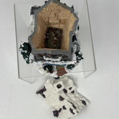 2002 Boyds Villages Kringle’s Confectionary & Mooselfluff’s Ski Chalet