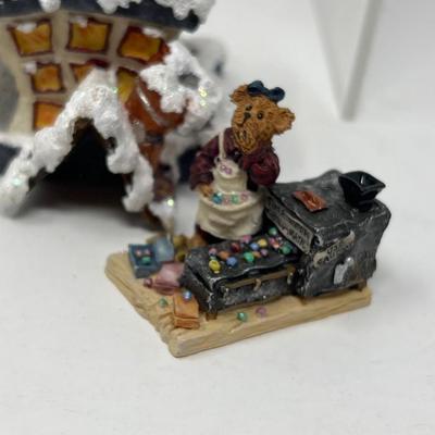 2002 Boyds Villages Kringle’s Confectionary & Mooselfluff’s Ski Chalet