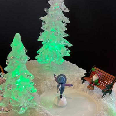 RARE Department 56 North Pole Series Animated & Lighted Skating Pond