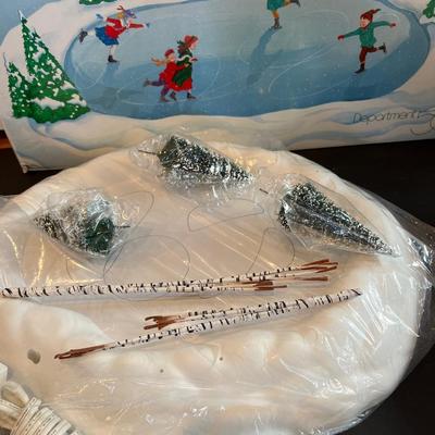 Department 56 Village Skating Pond in Original Box