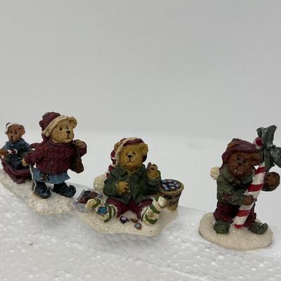Boyds Bears Figures, Igloo and Sugar Plum Pavilion
