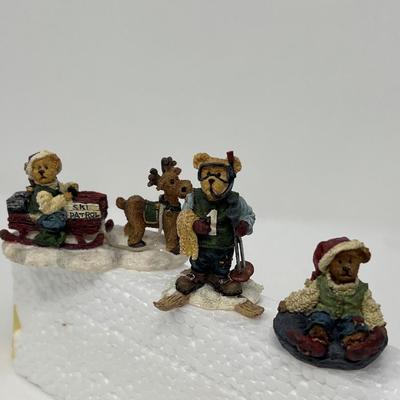 Boyds Bears Figures, Igloo and Sugar Plum Pavilion