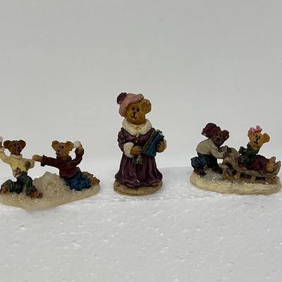 Boyds Bears Figures, Igloo and Sugar Plum Pavilion