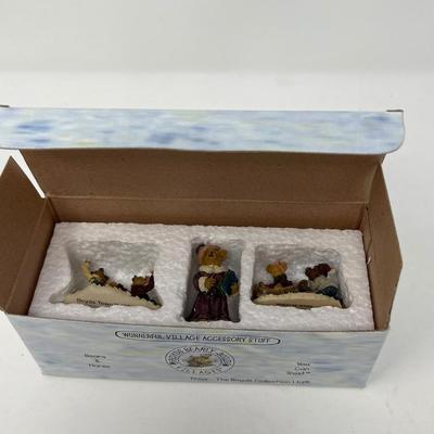 Boyds Bears Figures, Igloo and Sugar Plum Pavilion