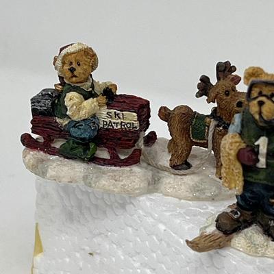 Boyds Bears Figures, Igloo and Sugar Plum Pavilion