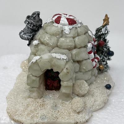 Boyds Bears Figures, Igloo and Sugar Plum Pavilion