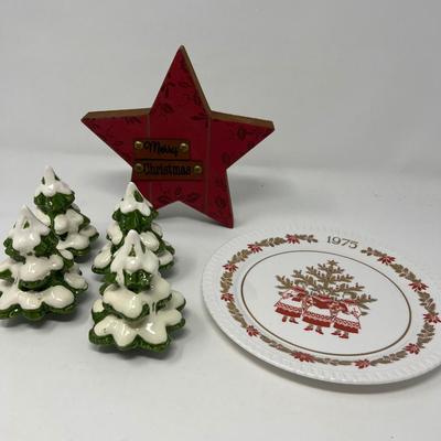 Four Fitz & Floyd Christmas Trees and 1975 Spode Plate