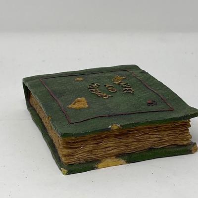 Boyds Village Accessories- Trees, Books, Fences