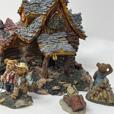 Four Boyds Bearstown Houses & Townsbear Figures