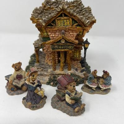 Four Boyds Bearstown Houses & Townsbear Figures