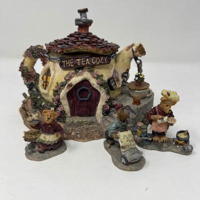 Four Boyds Bearstown Houses & Townsbear Figures