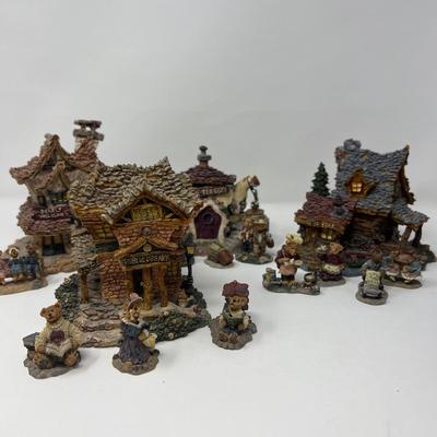 Four Boyds Bearstown Houses & Townsbear Figures