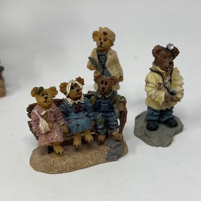 Four Boyds Bearstown Houses & Townsbear Figures