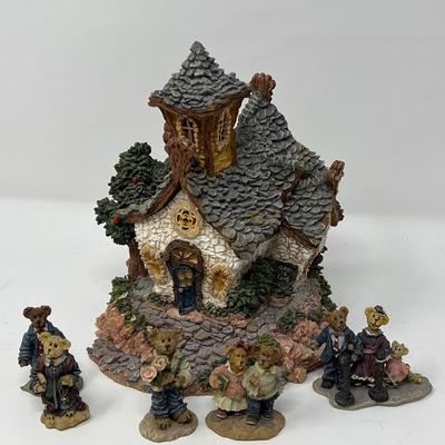 Boyd’s Christmas Village Limited Edition Houses & Townsbears