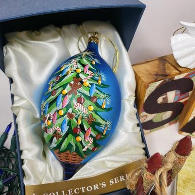 Various Christmas Decor Lot