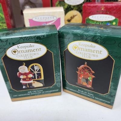 Various Christmas Decor Lot