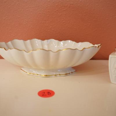 Lenox Gold Rim Large 11" White Acanthus Leaf Shape Oval Bowl