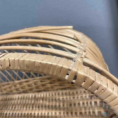 Small wicker rattan shelf/storage