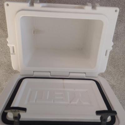 Yeti Roadie 20 Cooler