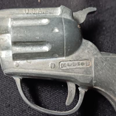TOY HUBLEY AND DERRINGER CAP GUNS