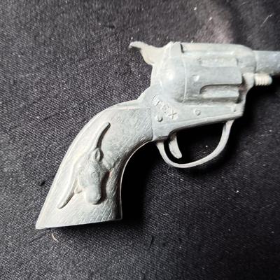 TOY HUBLEY AND DERRINGER CAP GUNS