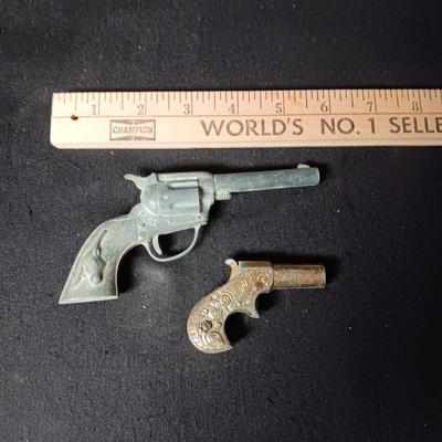 TOY HUBLEY AND DERRINGER CAP GUNS