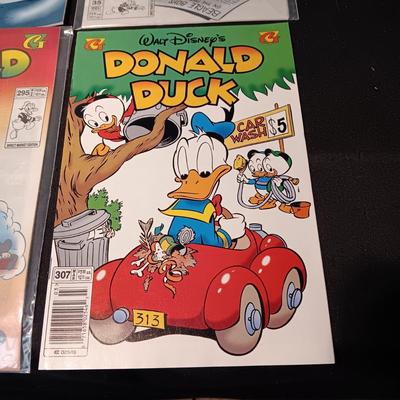 4 DONALD DUCK COMIC BOOKS
