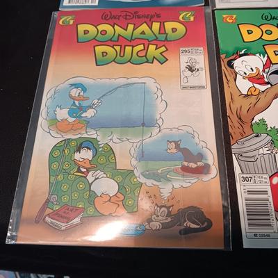 4 DONALD DUCK COMIC BOOKS