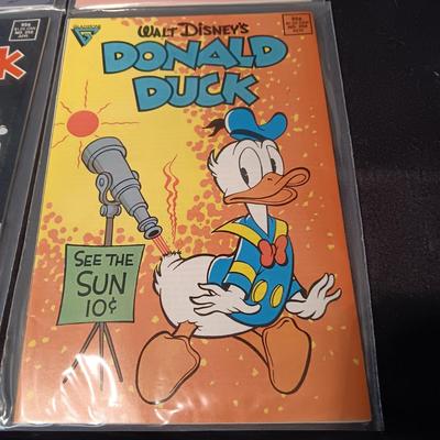 4 DONALD DUCK COMIC BOOKS