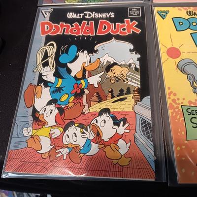 4 DONALD DUCK COMIC BOOKS