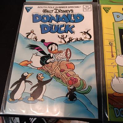 4 DONALD DUCK COMIC BOOKS