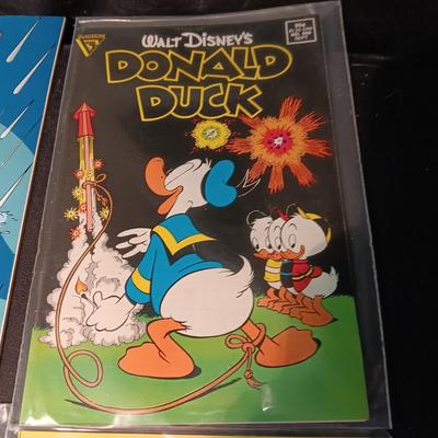 4 DONALD DUCK COMIC BOOKS