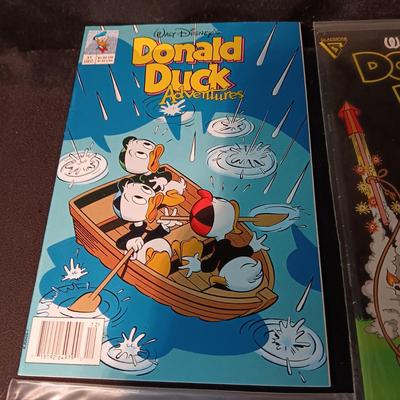 4 DONALD DUCK COMIC BOOKS