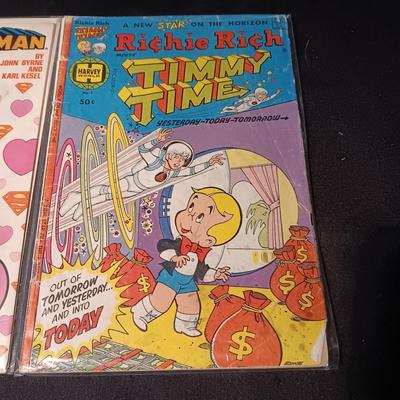 SUPERMAN AND RICHIE RICH COMIC BOOKS