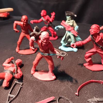 MARX TOY PIRATES WITH ACCESSORIES