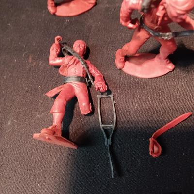 MARX TOY PIRATES WITH ACCESSORIES