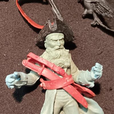 MARX TOY PIRATES WITH ACCESSORIES