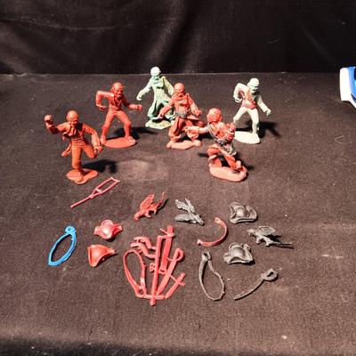 MARX TOY PIRATES WITH ACCESSORIES