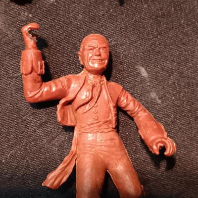 MARX TOY PIRATES WITH ACCESSORIES