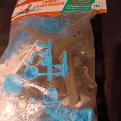 UNOPENED UNBREAKABLE COMBAT PARATROOPERS