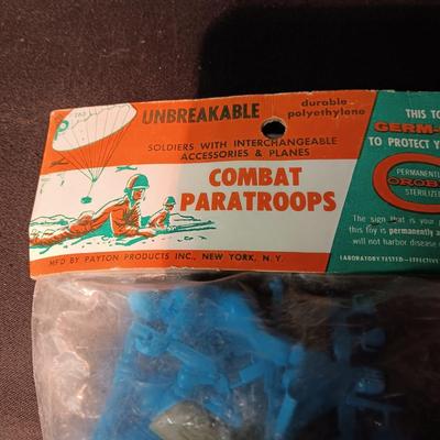 UNOPENED UNBREAKABLE COMBAT PARATROOPERS