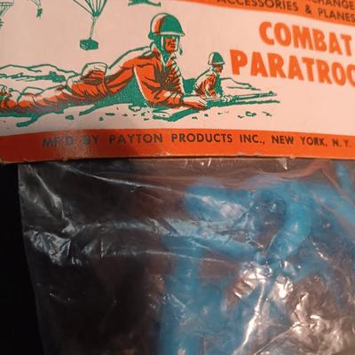 UNOPENED UNBREAKABLE COMBAT PARATROOPERS